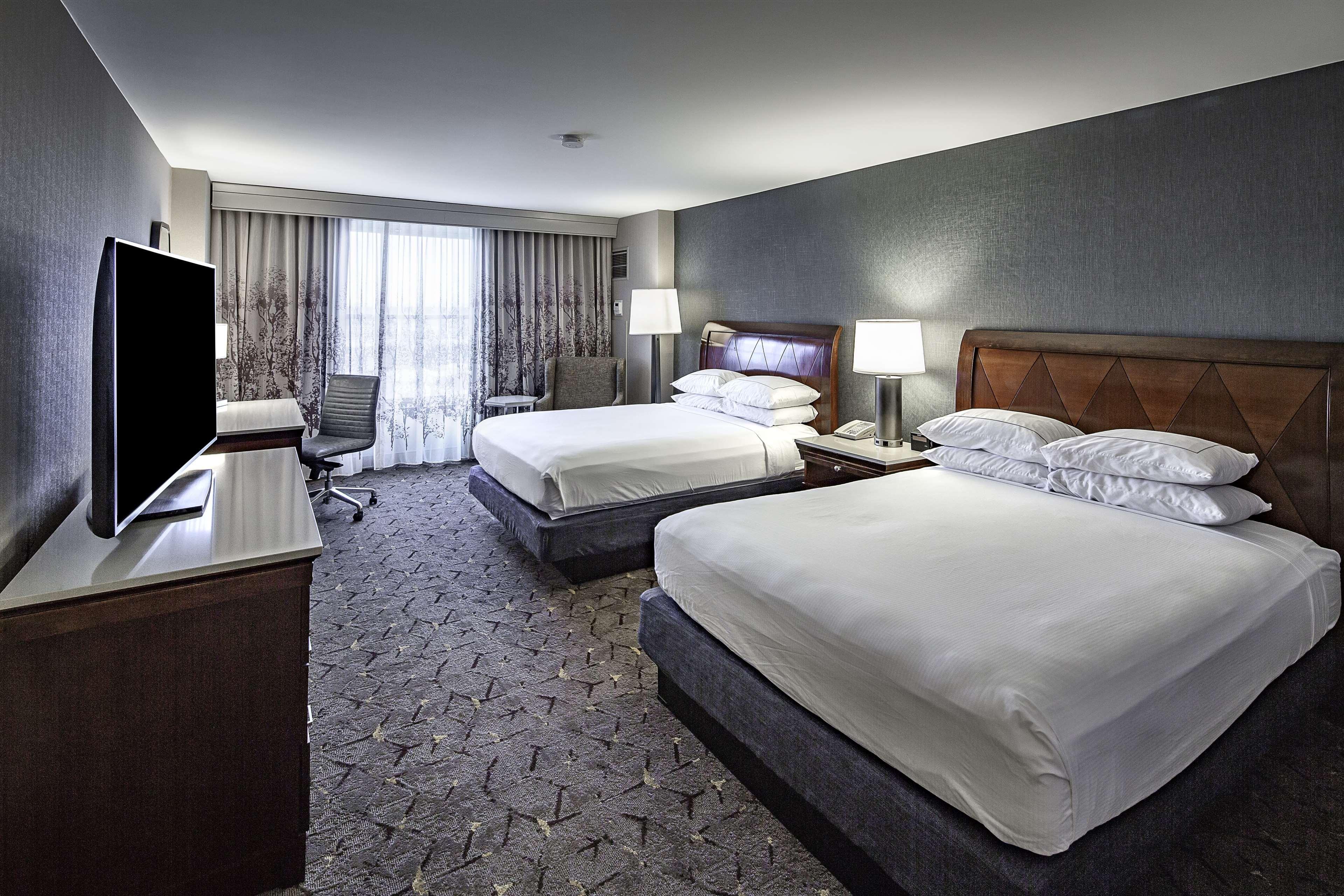 Hotel Doubletree By Hilton Modesto Esterno foto