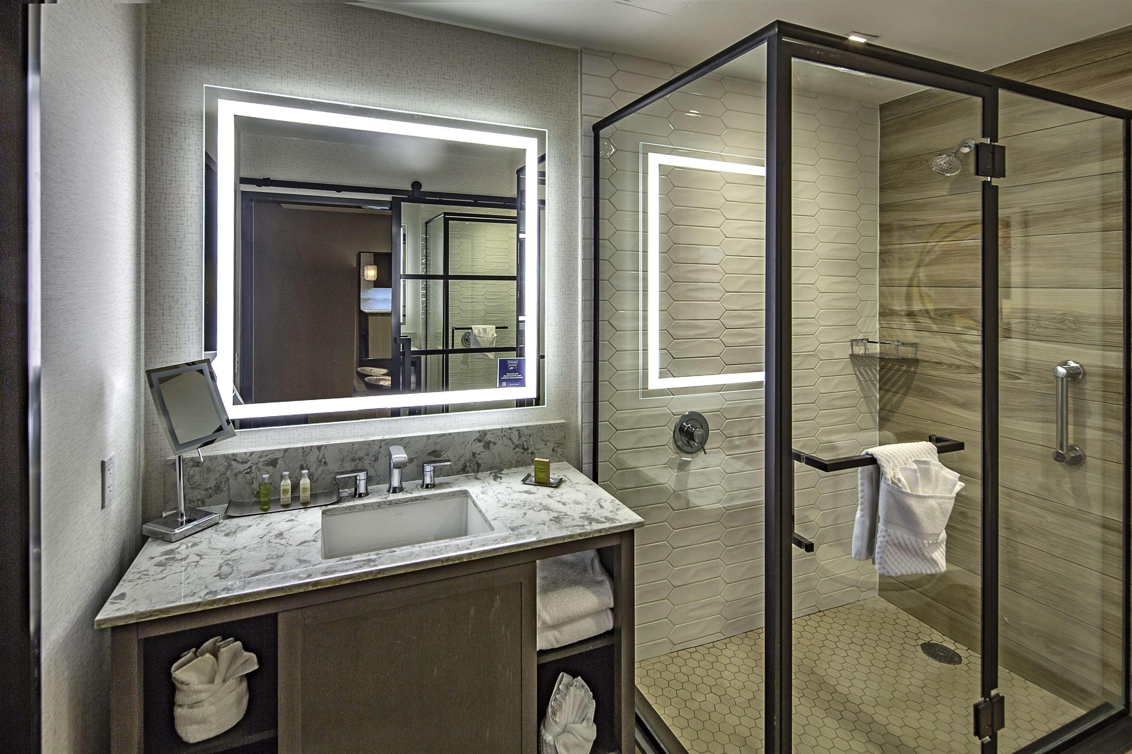 Hotel Doubletree By Hilton Modesto Esterno foto