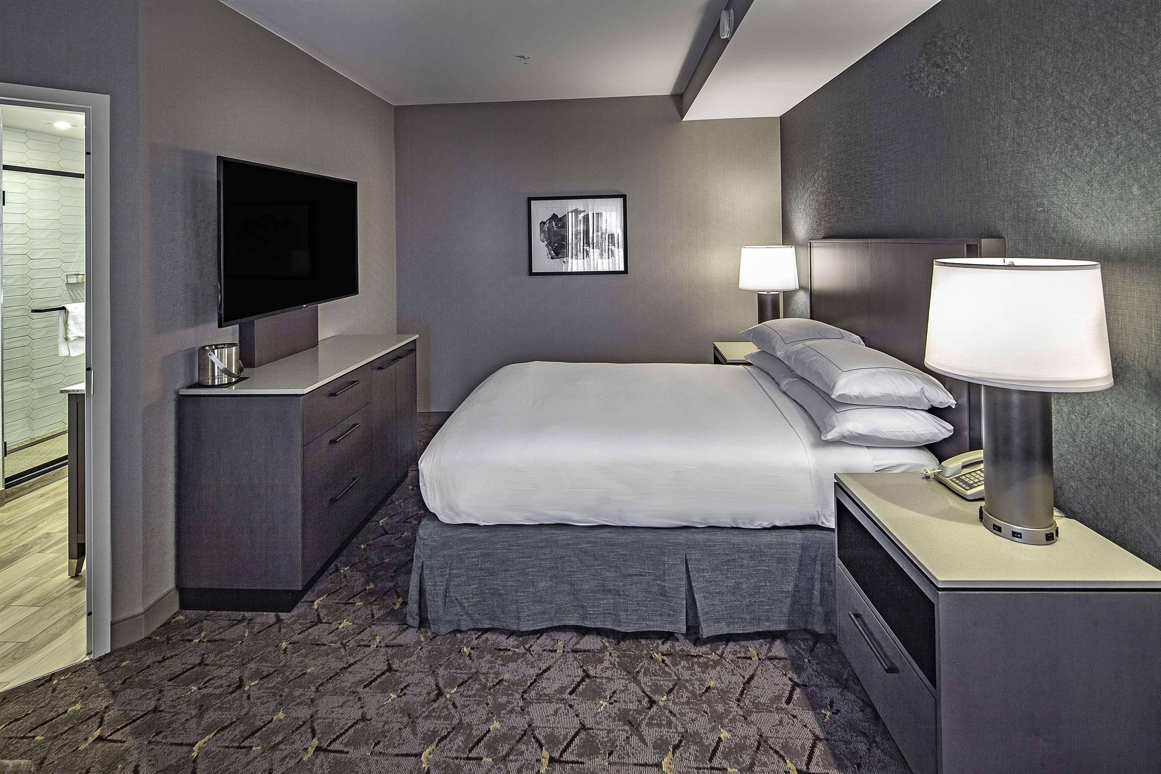 Hotel Doubletree By Hilton Modesto Esterno foto
