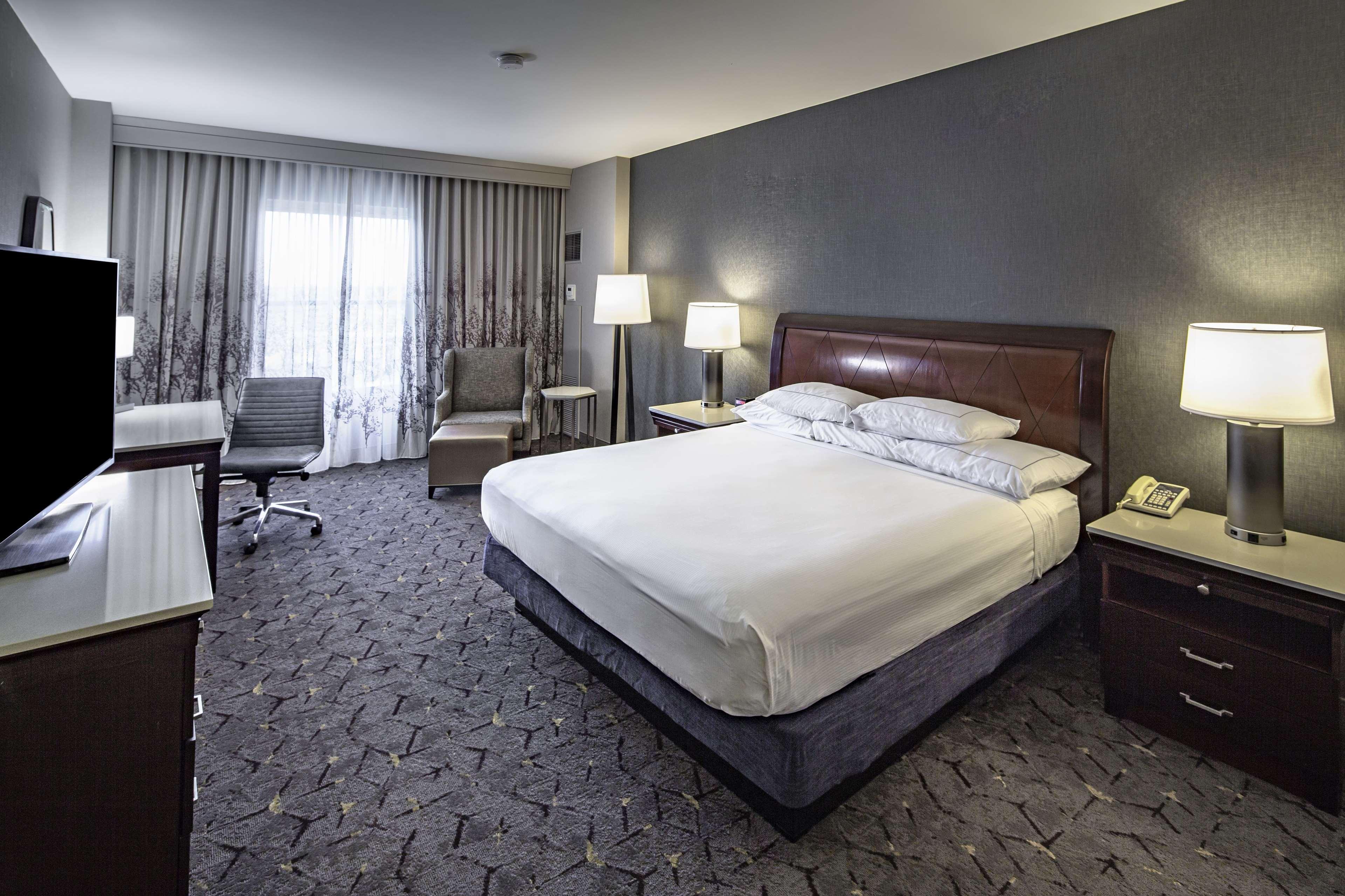 Hotel Doubletree By Hilton Modesto Esterno foto