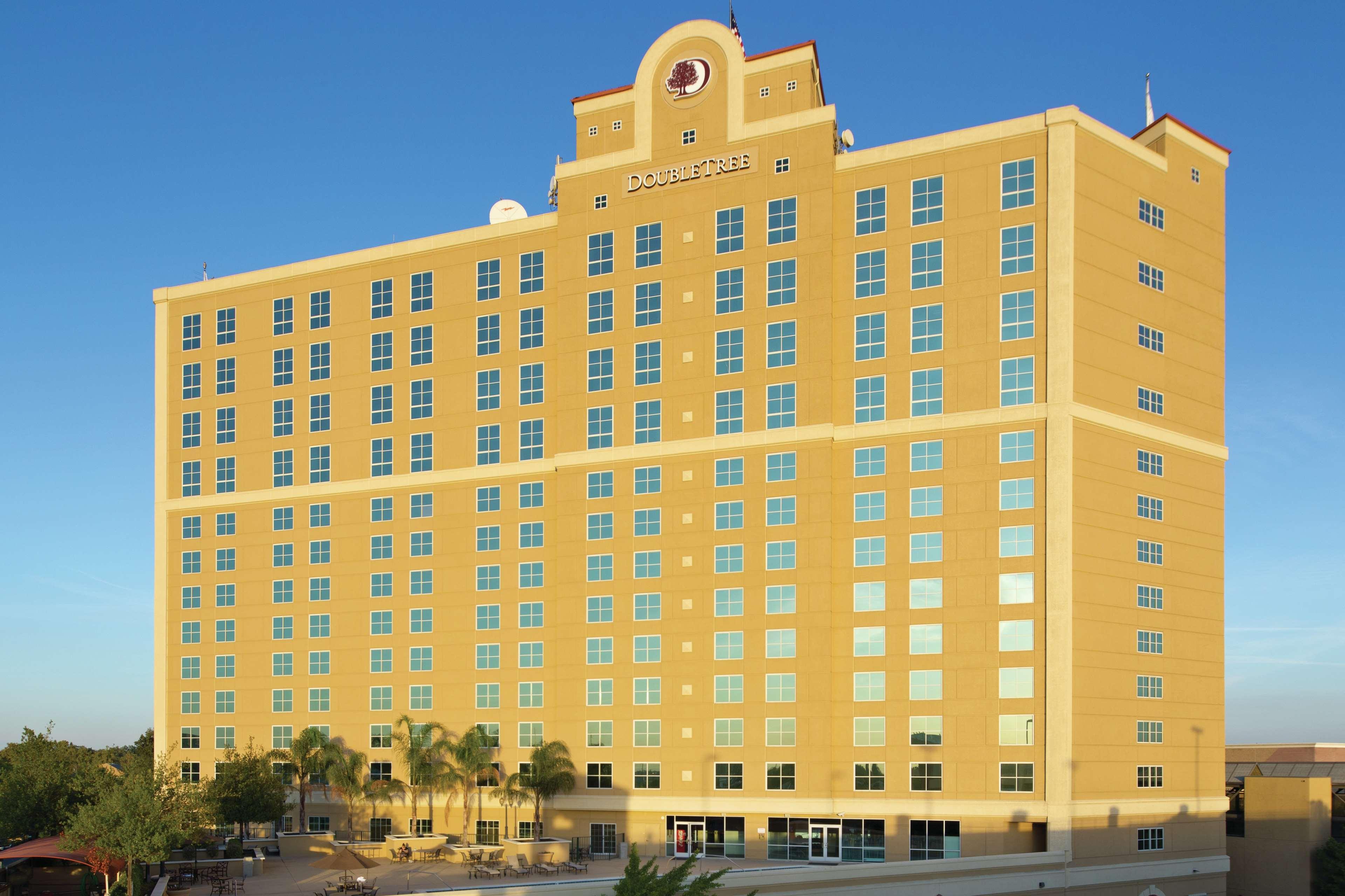 Hotel Doubletree By Hilton Modesto Esterno foto