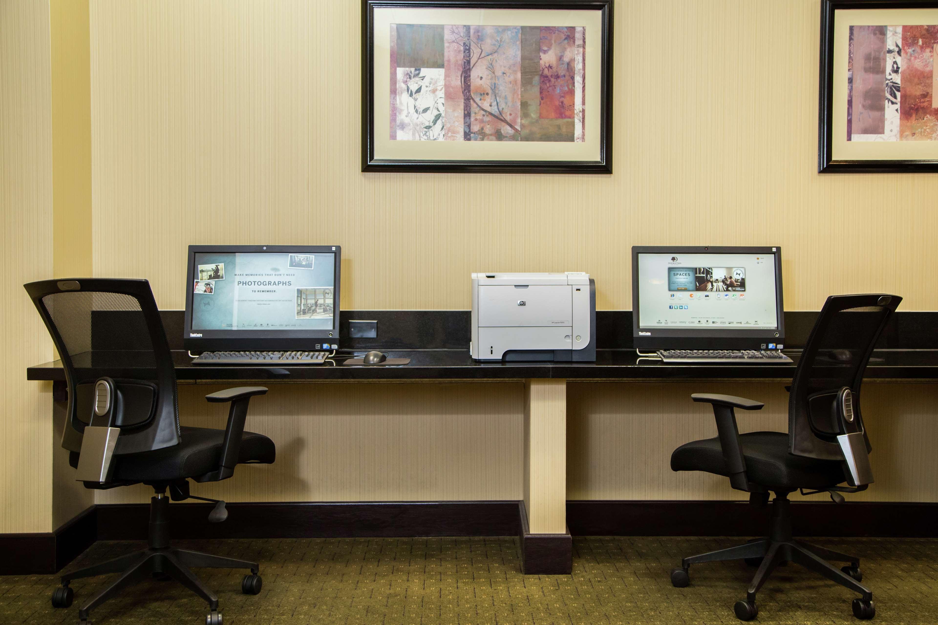 Hotel Doubletree By Hilton Modesto Esterno foto