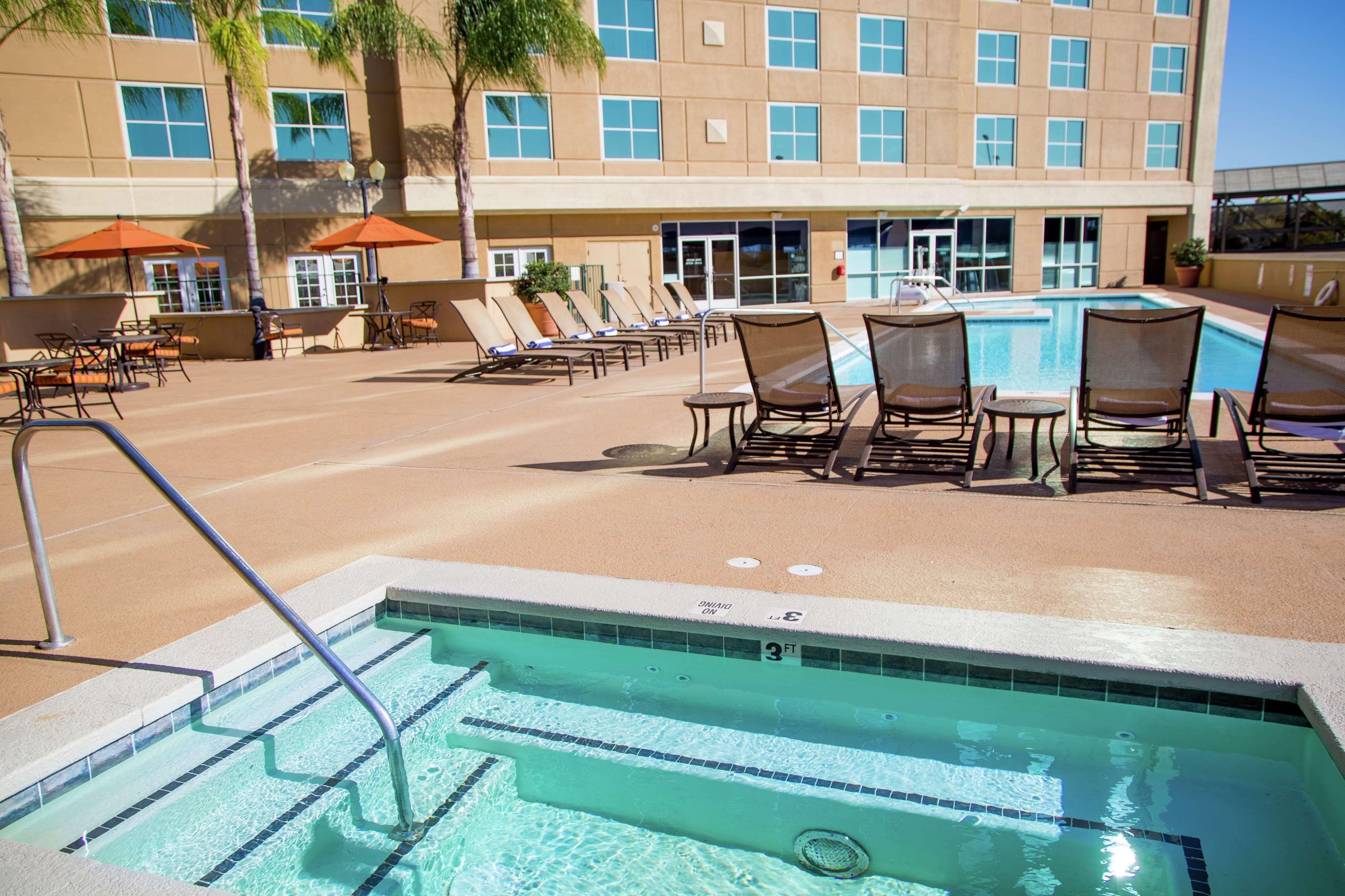 Hotel Doubletree By Hilton Modesto Esterno foto