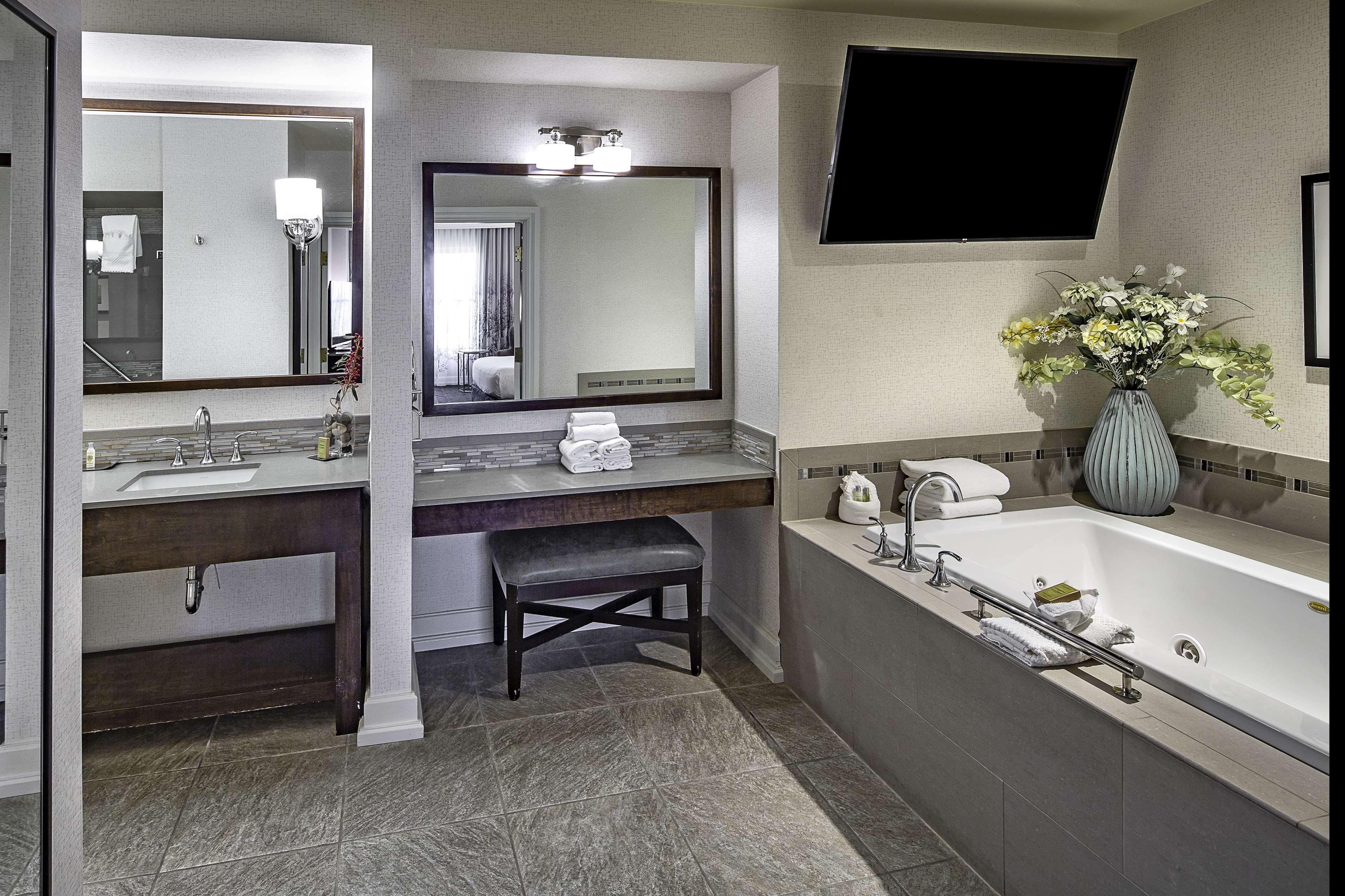 Hotel Doubletree By Hilton Modesto Esterno foto