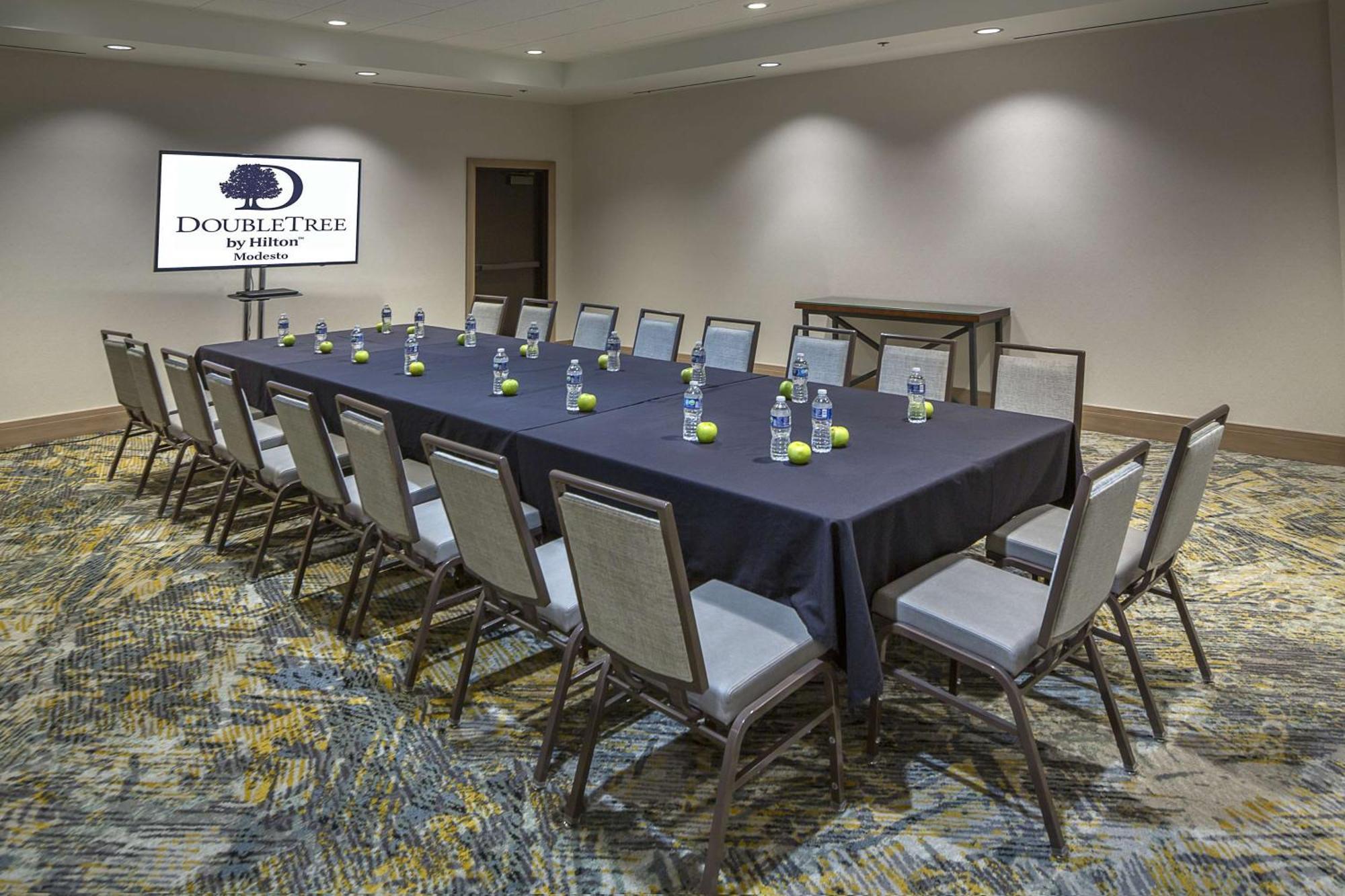 Hotel Doubletree By Hilton Modesto Esterno foto