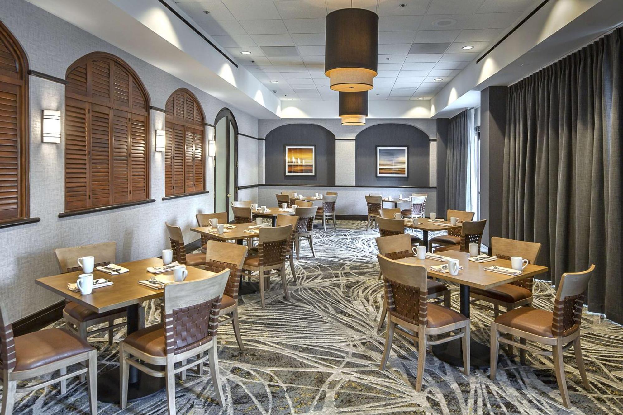 Hotel Doubletree By Hilton Modesto Esterno foto