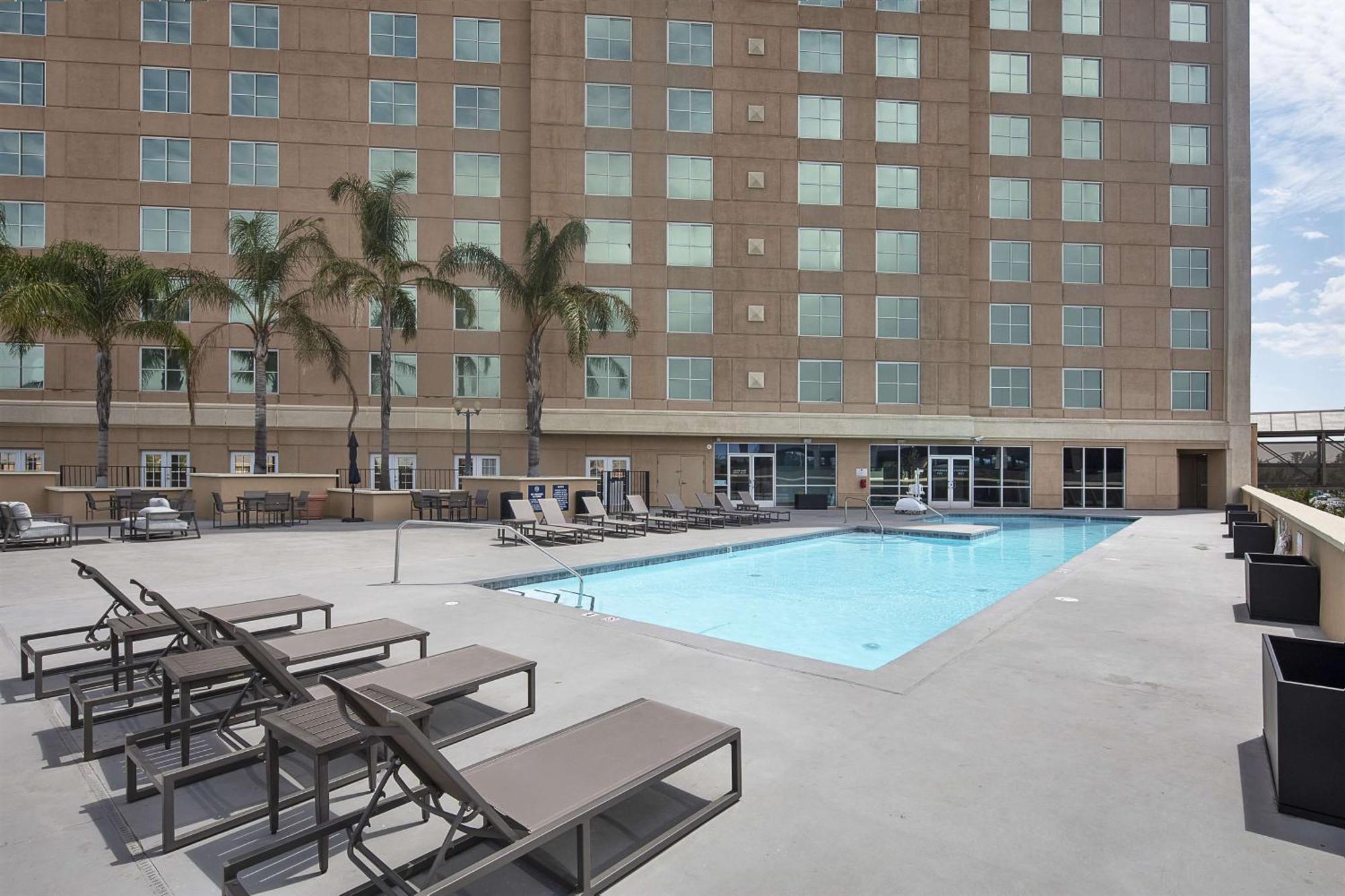 Hotel Doubletree By Hilton Modesto Esterno foto