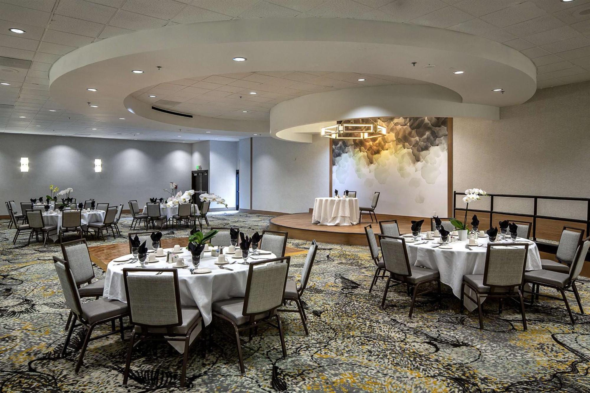 Hotel Doubletree By Hilton Modesto Esterno foto